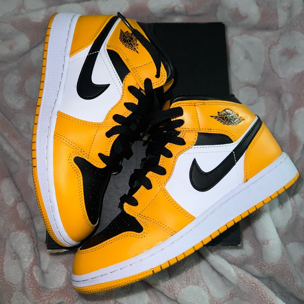 Jordan 1 mid
